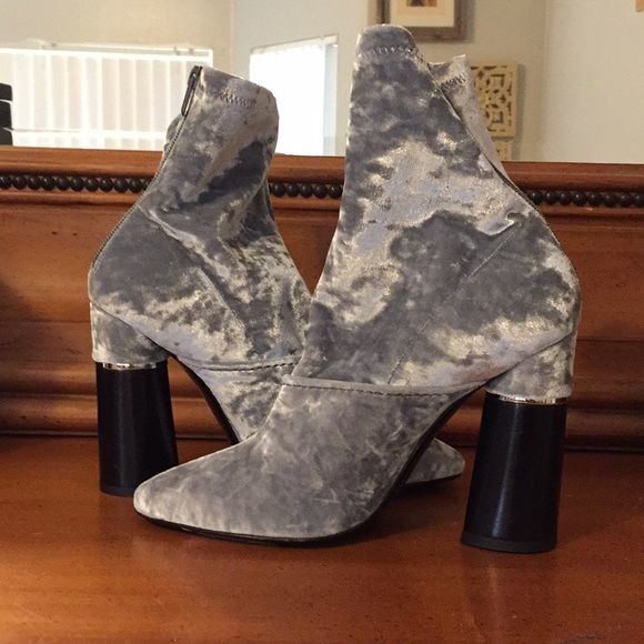 Vero Cuoio Shoes - Italeau Vero Cuoio Velvet Zip Bootie w Silver NWT